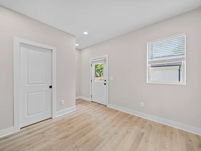 2589 Dayton Ave — Photo 21