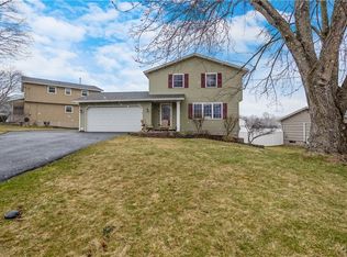 127 Canterbury Dr, Camillus, NY 13031