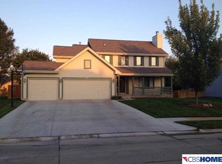 319 Fall Creek Rd, Papillion, NE 68133