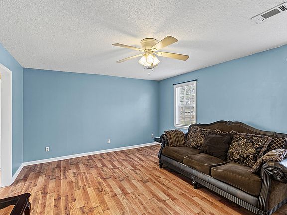 5th image of 352 Poole Melton Road