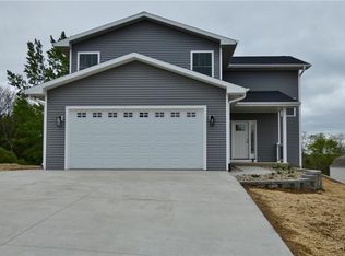 783 183rd Pl, Pella, IA 50219