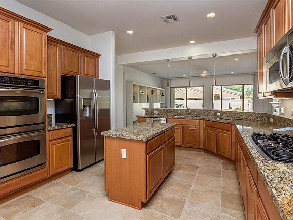 3rd image of 81120 Avenida Pamplona