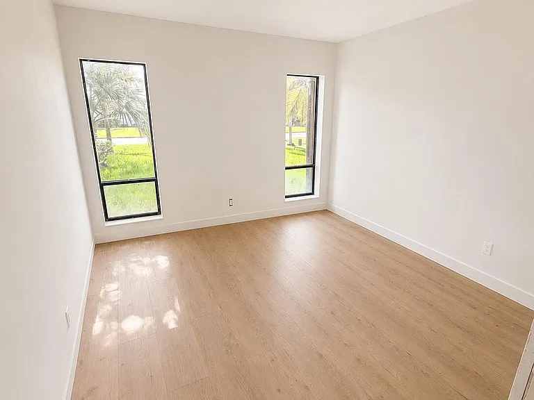 1640 SW 120th Ter — Photo 13