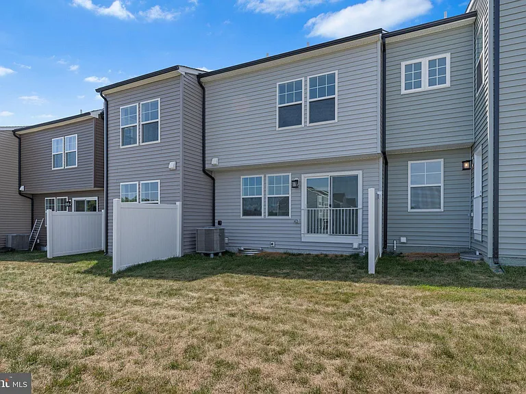 505 Fontana Cir — Photo 32