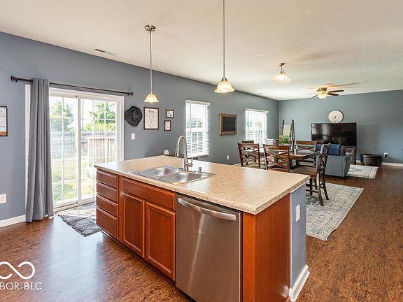 5th image of 2490 Bridlewood Dr