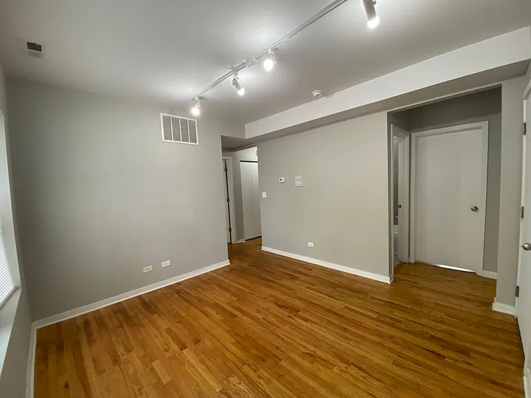 2452 W Albion Ave — Photo 3