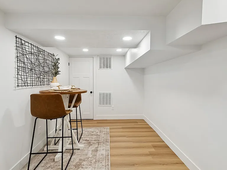 155 W 800 N — Photo 13