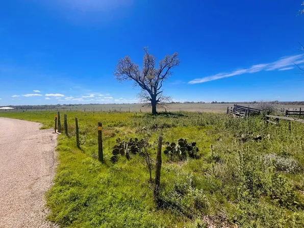 364 Cut Off Rd #3, Fredericksburg, TX 78624
