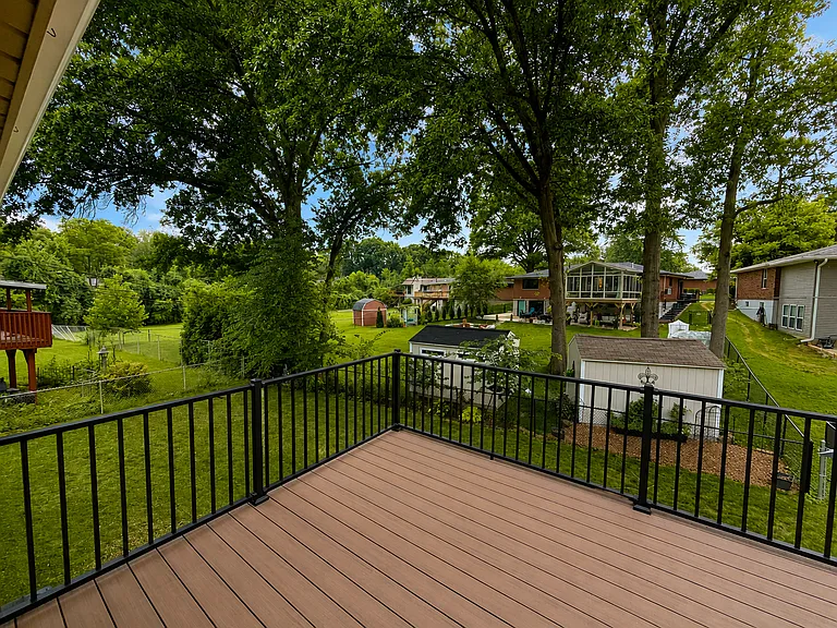9843 Briarstone Dr — Photo 32