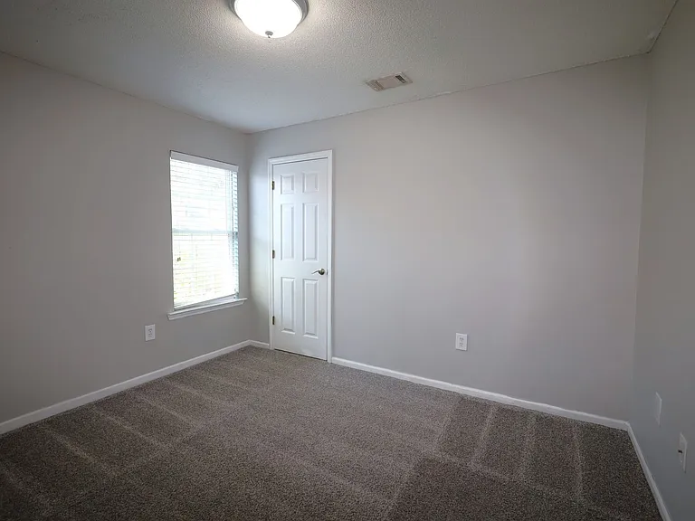 812 Madelyn St — Photo 6