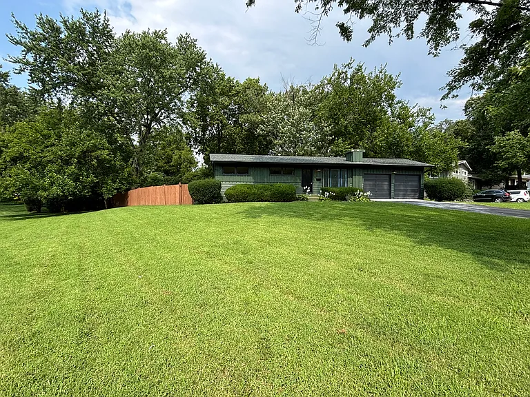 8014 Falmouth St — Photo 15