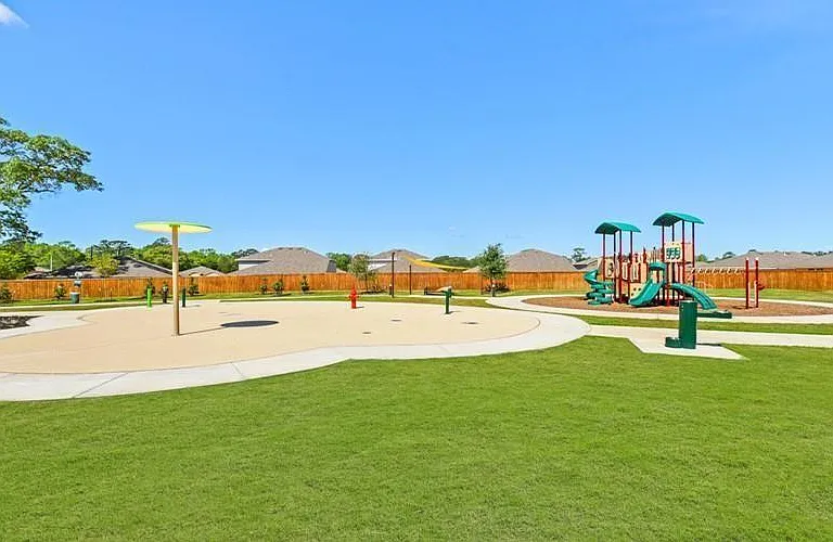 40810 Hawthorne Glades St — Photo 35