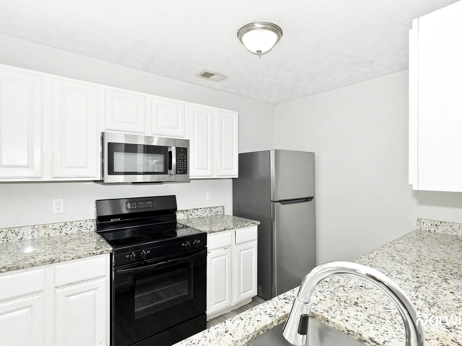 3 bed, 2.5 bath, 1500 sqft, $1,505 — Photo 2