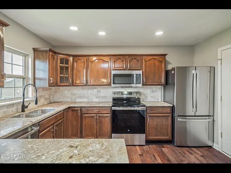 308 Lindder Dr — Photo 2