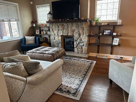 2nd image of 818 Doyle Ave