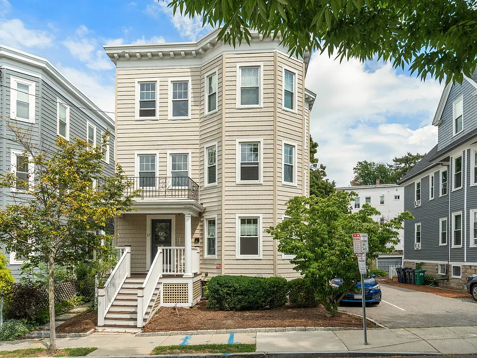 17 Standish St #1
