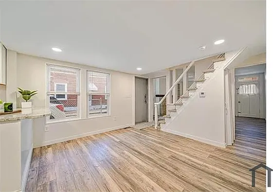 3 bed, 1700 sqft, $3,995 — Photo 4