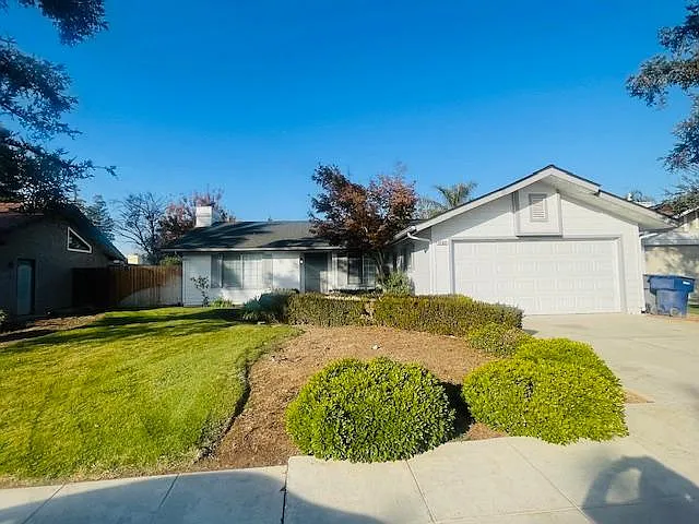 Building Photo - 5162 W Vartikian Ave