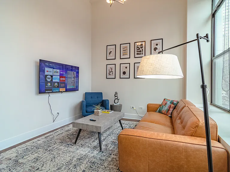 2112 S Michigan Ave #6 — Photo 4