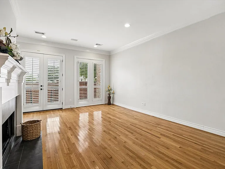 1933 Woodbury St #A — Photo 10