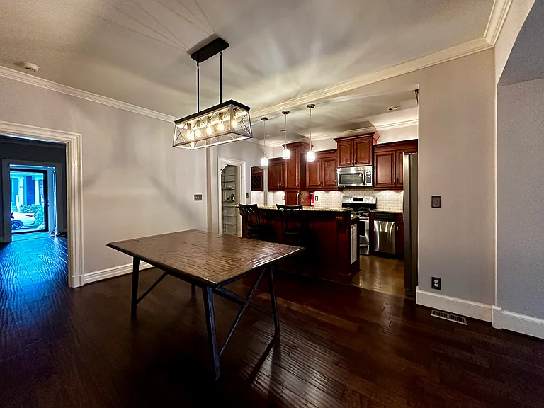 109 N Crenshaw Ave — Photo 6