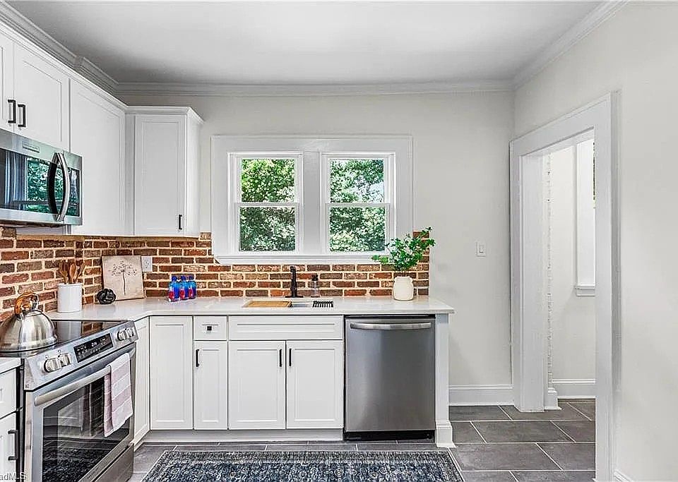 Brand new fully renovated kitchen.