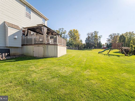 4th image of 3910 E Sloway Cir