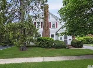 15 Greenway S, Babylon, NY 11702
