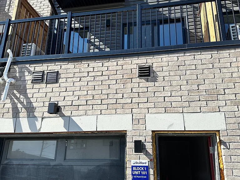 163 Hunt St N #101 — Photo 1