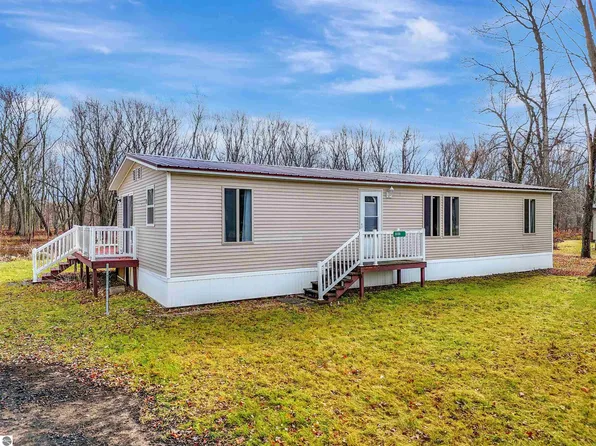 9136 Linden Dr, Evart, MI 49631