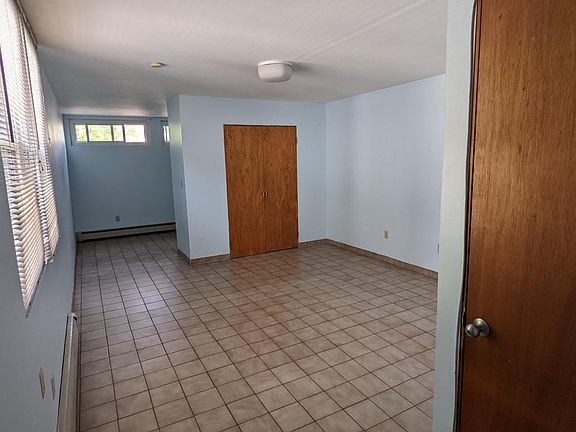 4th image of 37 Robertson Ave Floor 1
