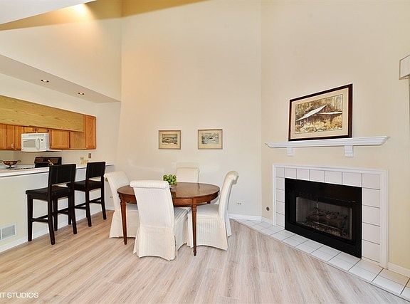 3rd image of 410 Clarendon Ct #410