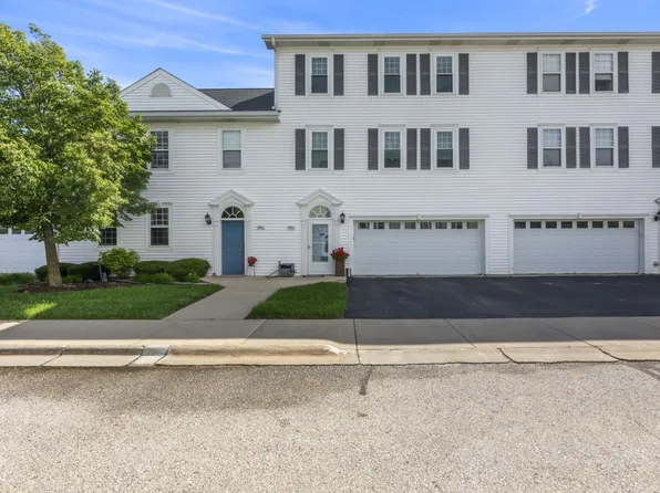 2101 Woodbury CIRCLE #18, Waukesha, WI 53189