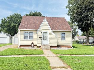 218 S Chestnut St, Belle Plaine, MN 56011