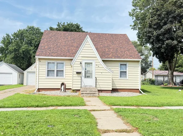218 S Chestnut St, Belle Plaine, MN 56011