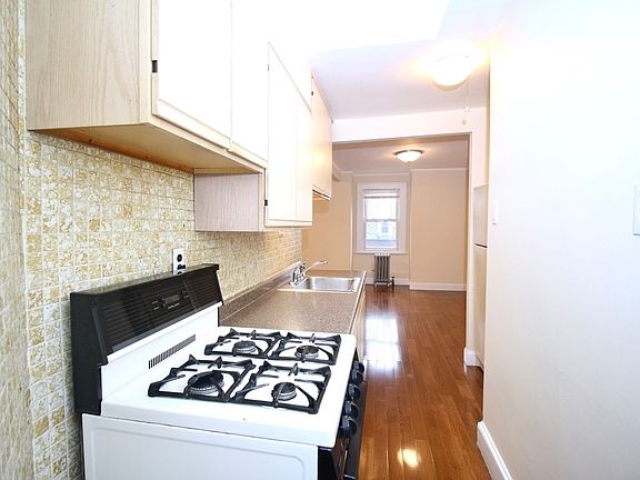 3rd image of 21-28 28th St #2A