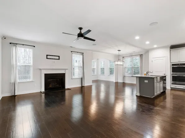 8121 Fieldcrest Ln, Fuquay Varina, NC 27526