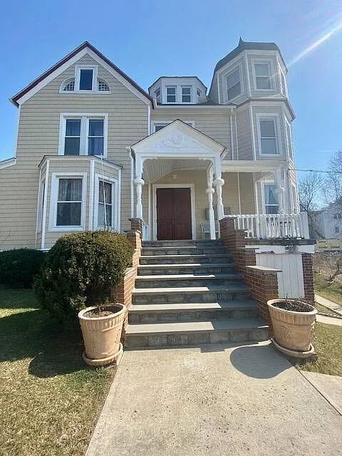 2 bed, 1.0 bath, $3,300 — Photo 1