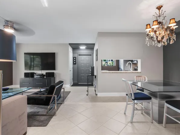 3053 N Oakland Forest Drive #104, Oakland Park, FL 33309