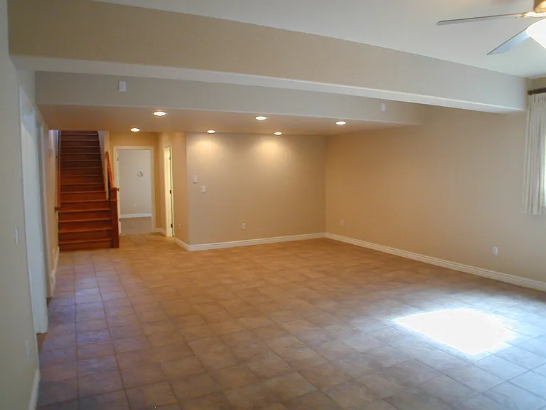 400 Sterling Dr — Photo 8