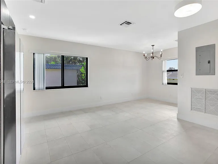 5980 SW 40th Ave #D — Photo 8