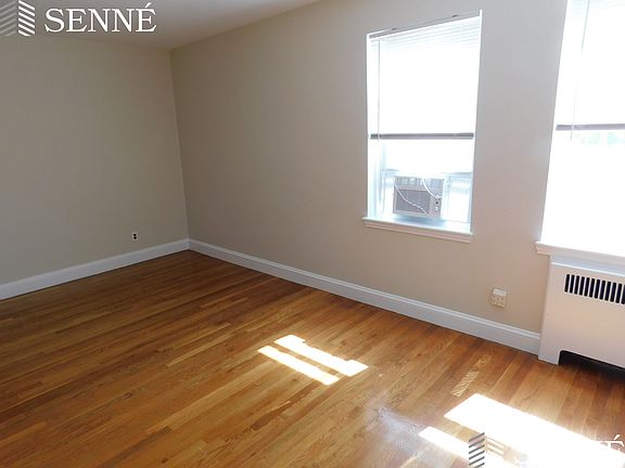 5th image of 395 Broadway APT L4a