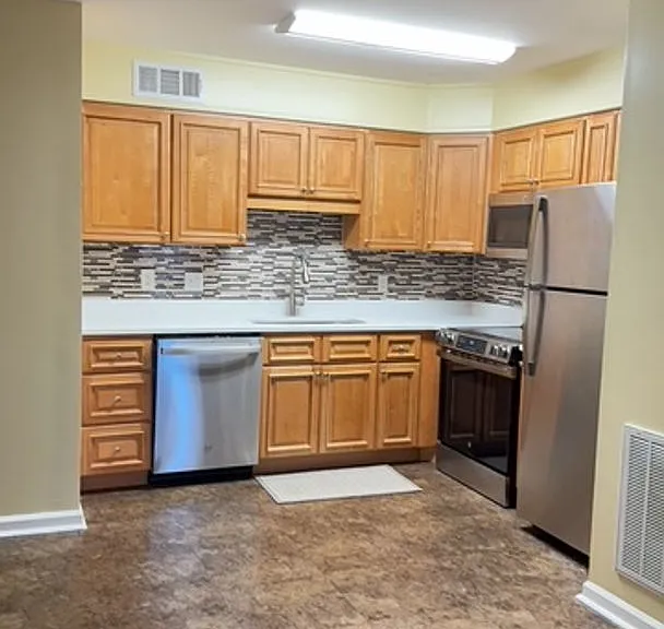 145 Colonial Cir #A1 — Photo 2