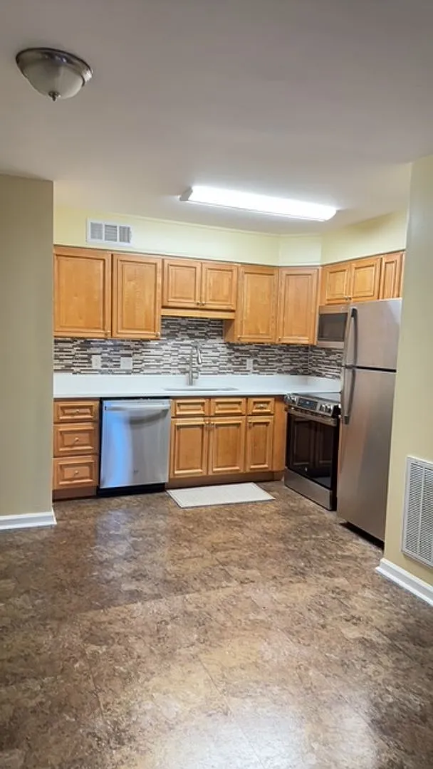 Building Photo - 145 Colonial Cir #A1