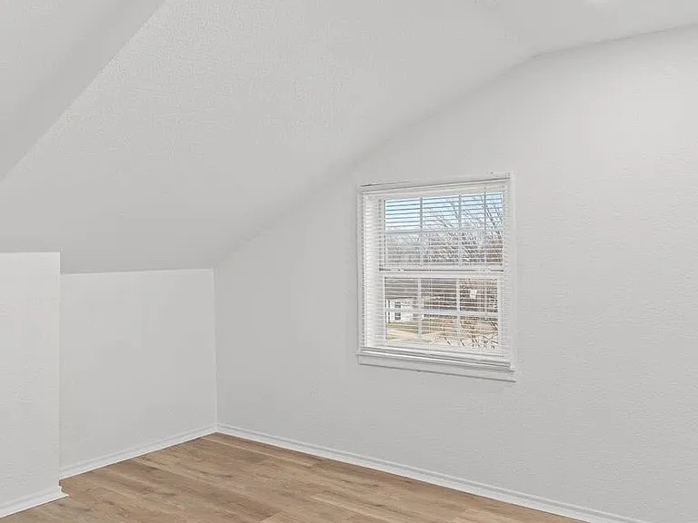 1032 E Tucker St — Photo 7