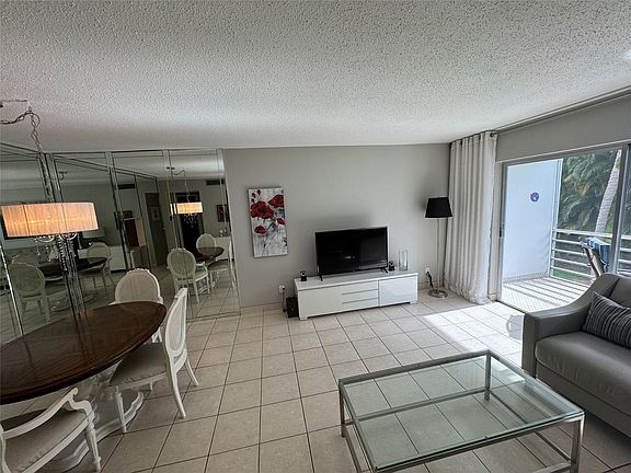 5th image of 500 NE 14th Avenue #206