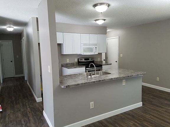 5th image of 906 Park St