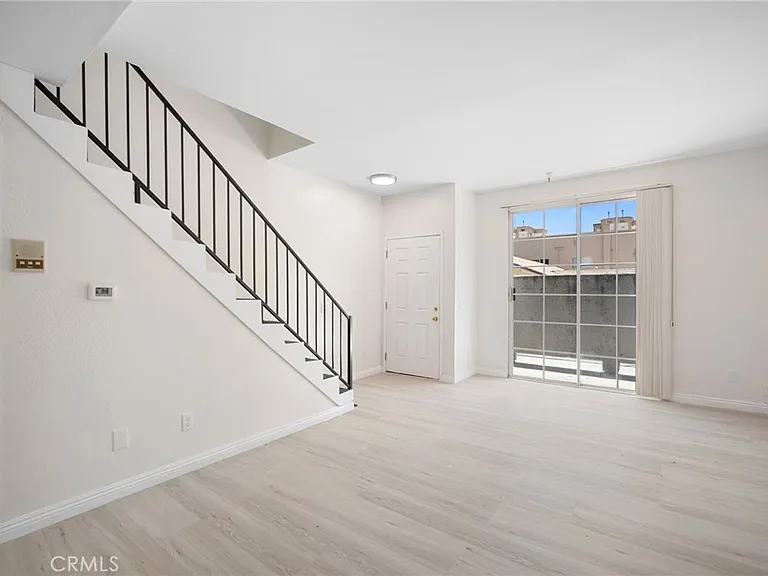 4328 Whitsett Ave — Photo 7