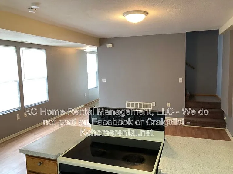1003 S Hocker Ave — Photo 7