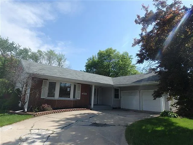 4709 176th St photo 1
